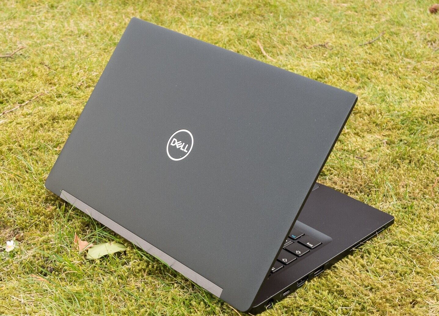 *ULTRASLIM*DELL Intel i5 8th Gen 16GB RAM 256GB SSD WEBCAM 13.3" FHD TOUCHSCREEN