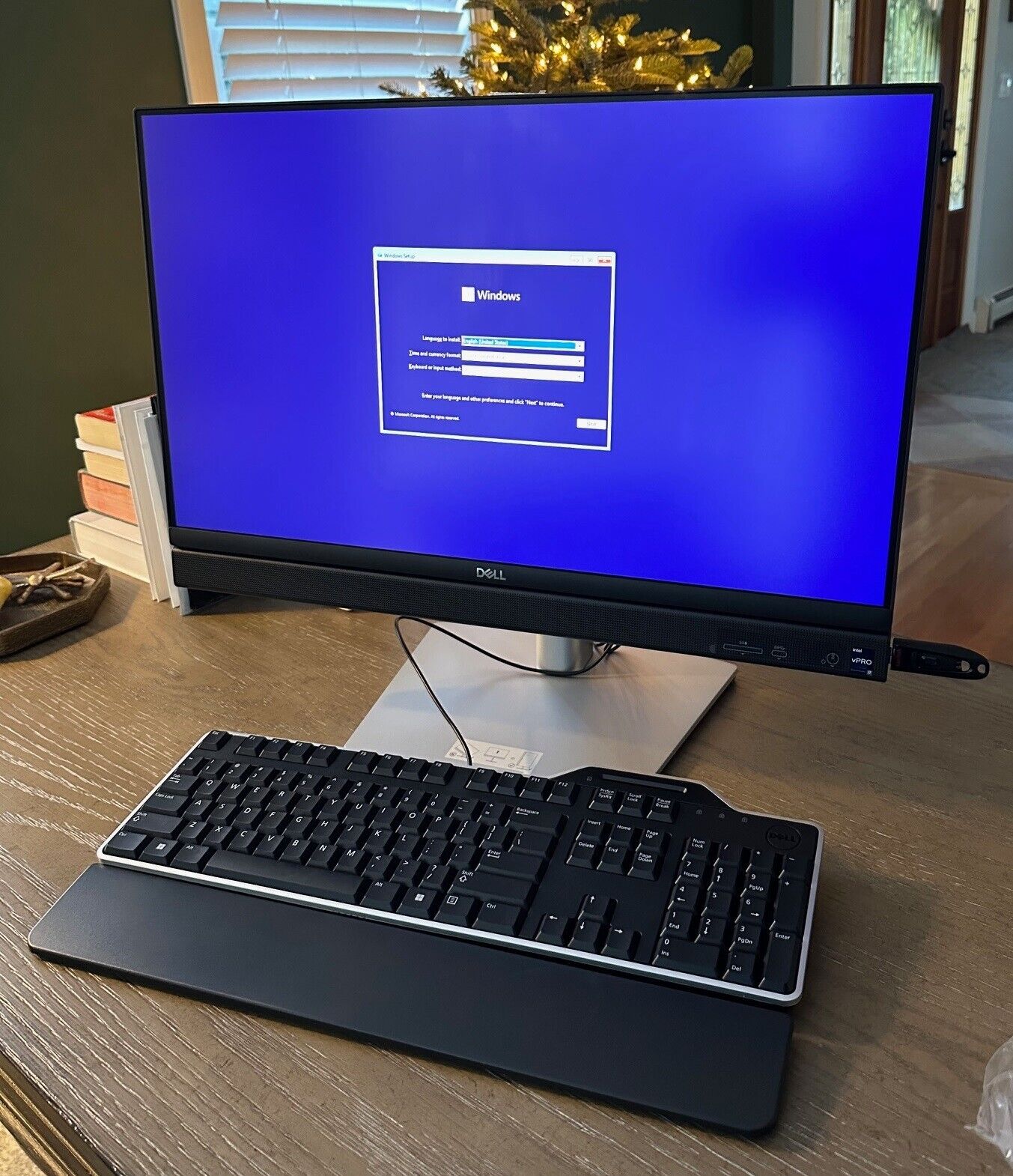 Dell 24" TOUCHSCREEN All-in-One 13th Gen Intel Core i7–13700 16GB ram 512GB SSD Win11 Pro - Brand New, 3-year warranty from Dell.