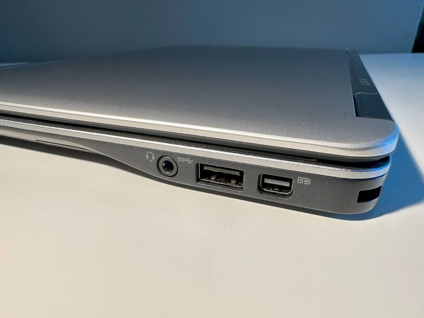 Dell UltraSlim Laptop 12" Computer Core i5 1.9GHz 16GB 256GB SSD Wi-Fi Win10 Pro